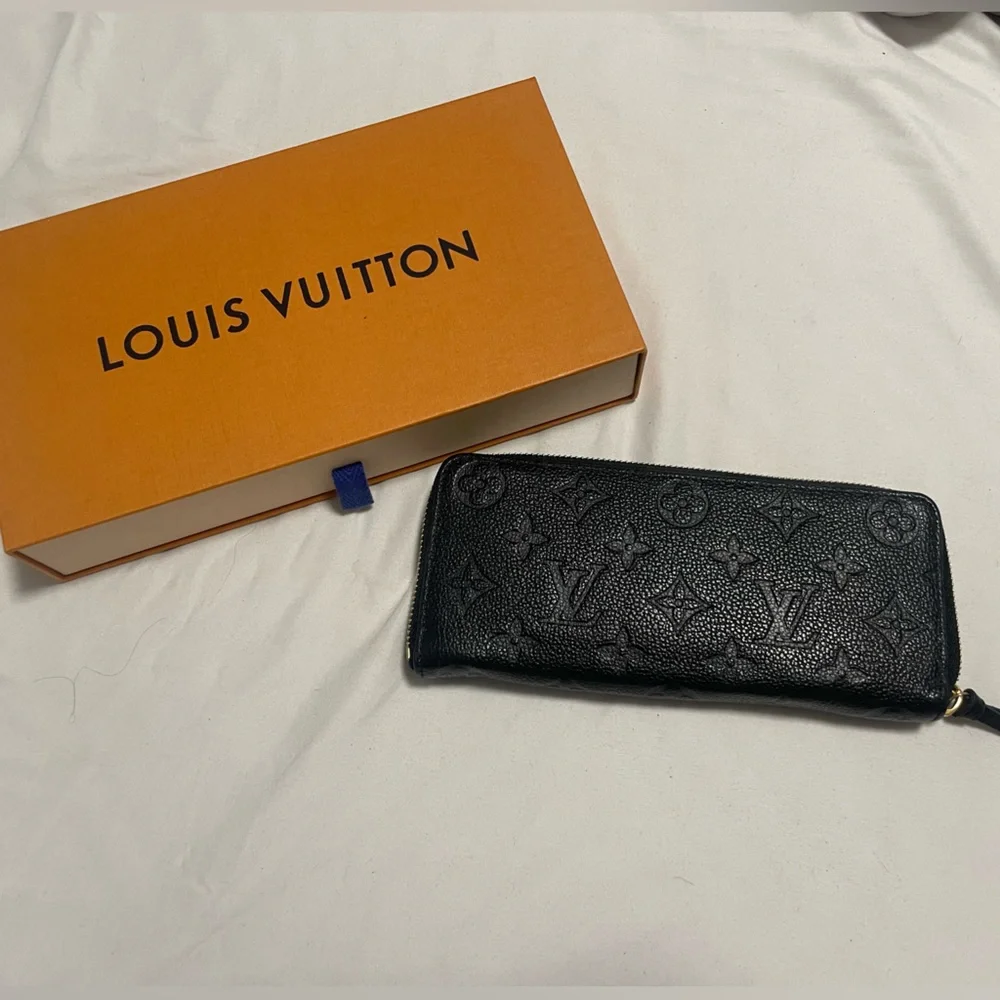 Authentic Louis Vuitton Clèmence Wallet Barely Used